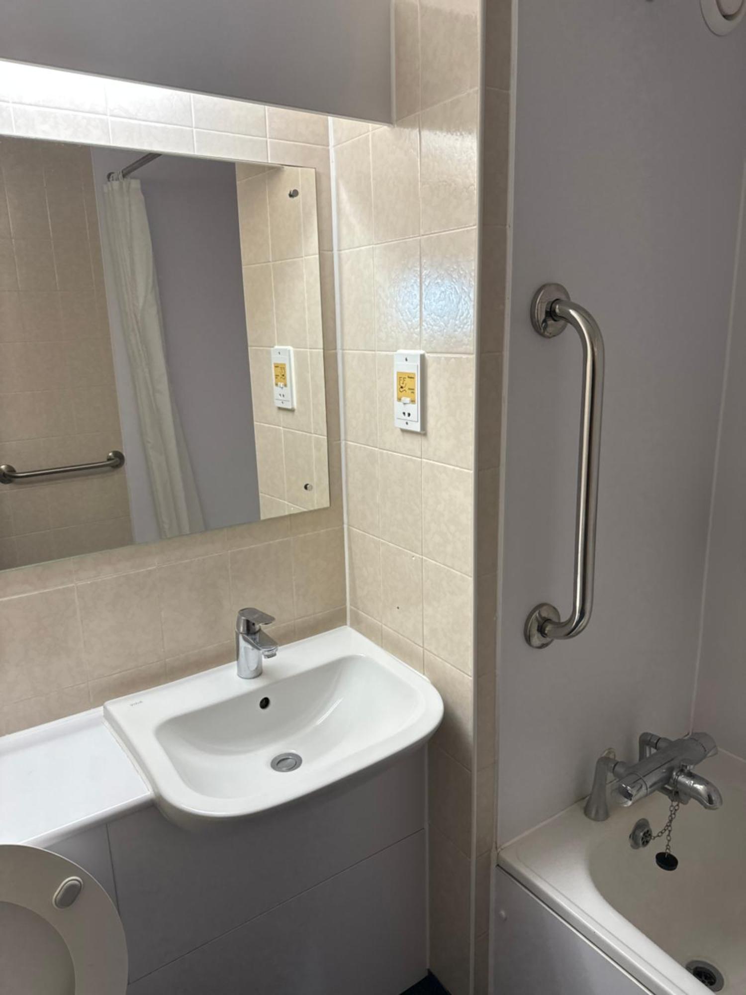 Thurrock Hotel M25 Services Aveley Экстерьер фото